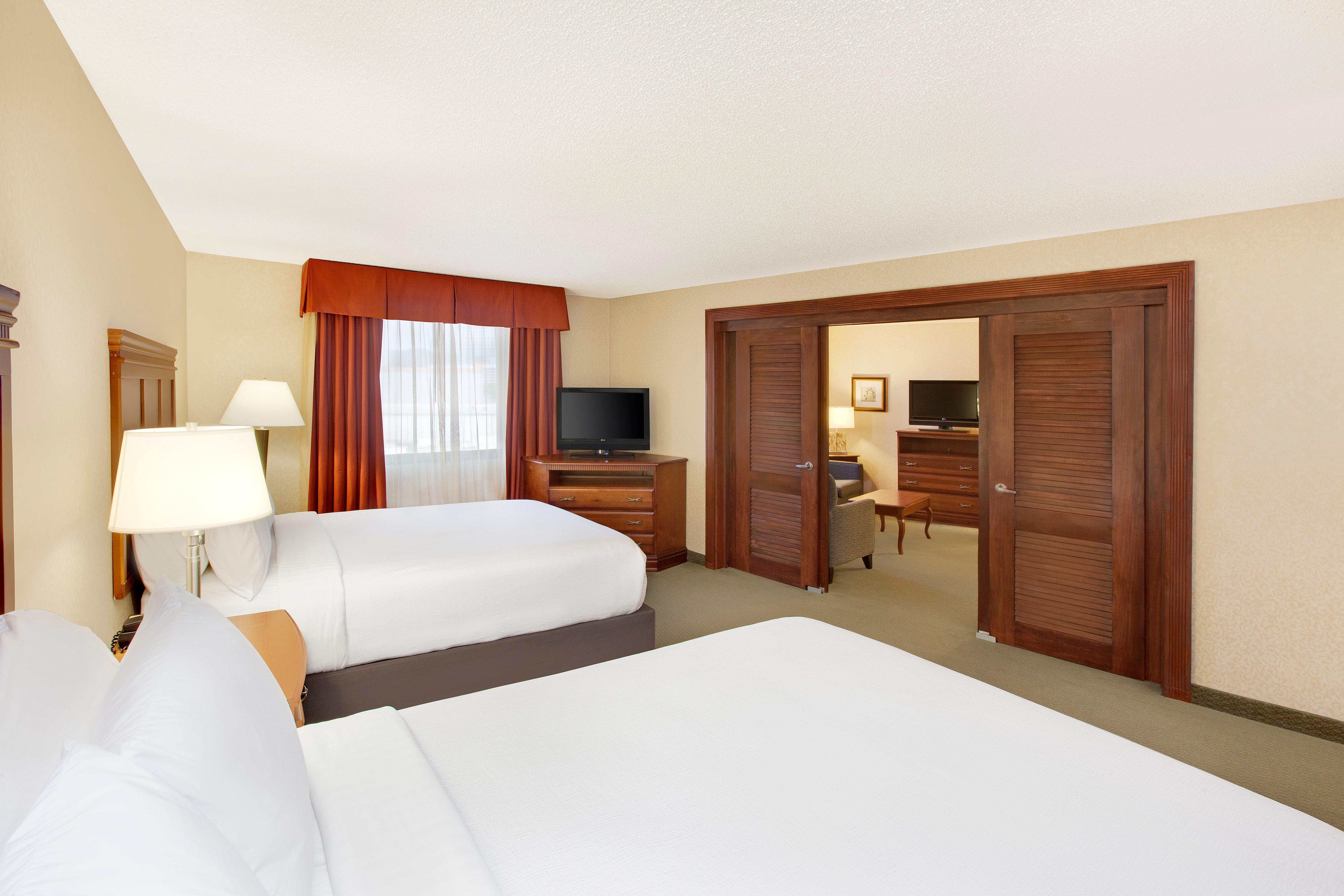 Holiday Inn Express Dallas Market Center By Ihg Exterior foto