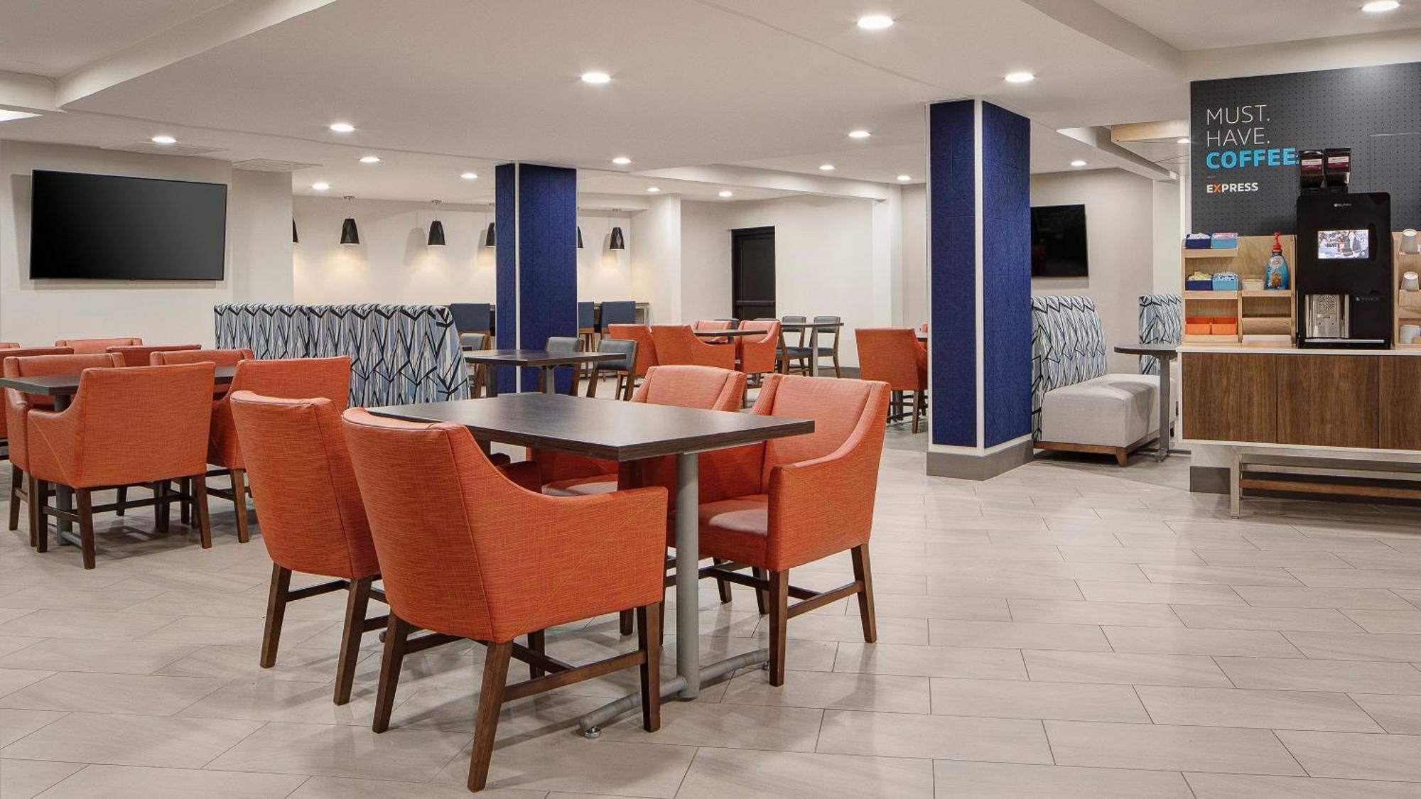 Holiday Inn Express Dallas Market Center By Ihg Exterior foto